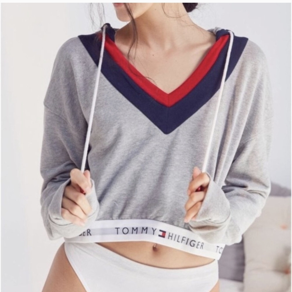 💋Tommy Hilfiger Women's Gray and Navy V-Neck Hoodie💋